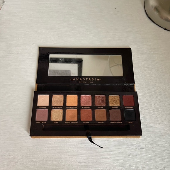 Abh modern renaissance and soft glam - Picture 8 of 8